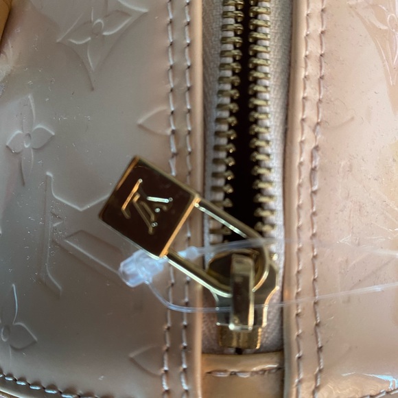 Authentic Louis Vuitton Bedford pink Vernis bag with charm - Picture 3 of 16